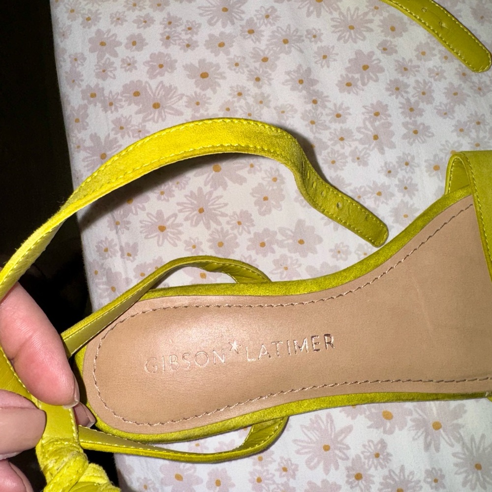 Blouse And Sandals Set Of The Same Color - image 4